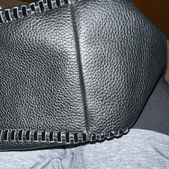 Black bag good condition. No scratches - Picture 2 of 3